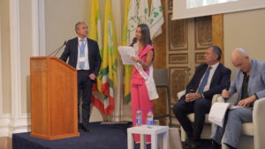 P1068435